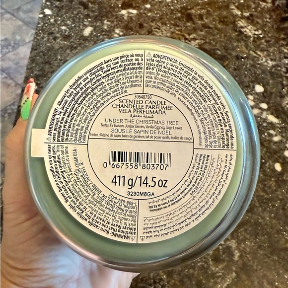 🌲🎄White Barn Under the Christmas Tree Candle - Festive Green and Gold🎄🌲 - Picture 5 of 6